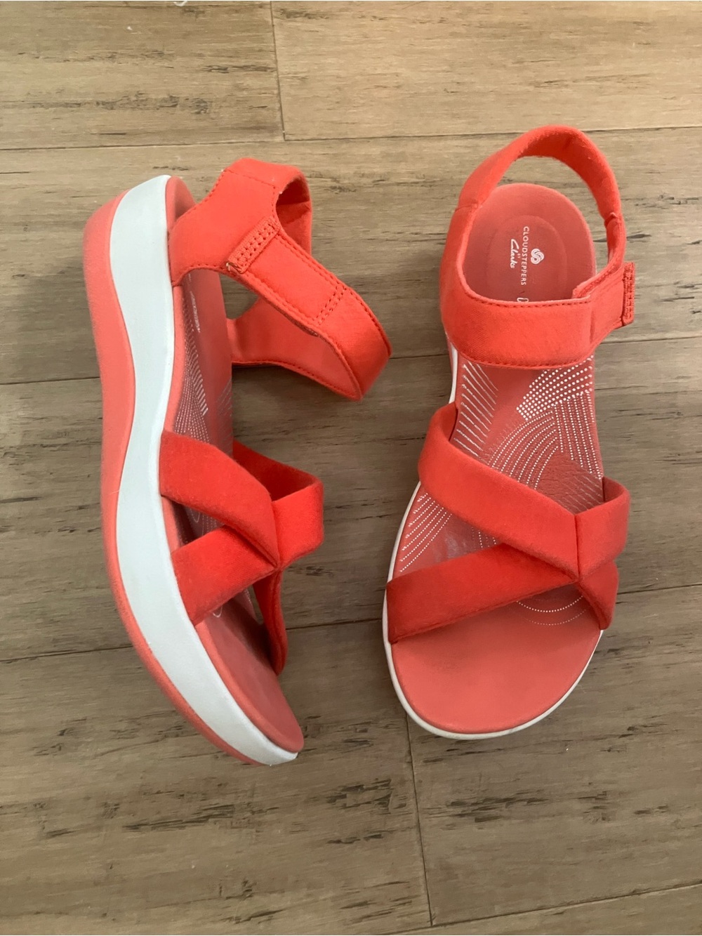 Clarks Cloudstepper orange fabric women’s sling back sandals. Size 9